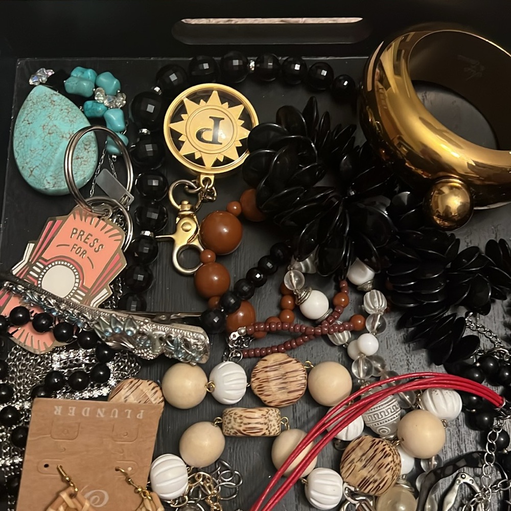 Assorted Jewelry Collection mostly wearable few broken craft - Picture 3 of 4